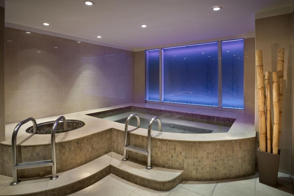 Park Hyatt Mendoza Hotel, Casino & Spa Exterior photo A modern spa
