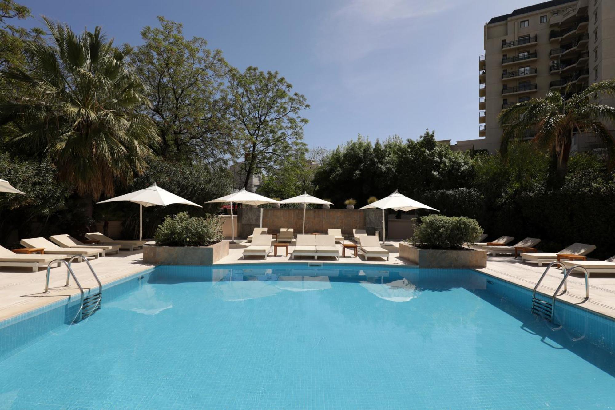 Park Hyatt Mendoza Hotel, Casino & Spa Exterior photo The pool at the hotel